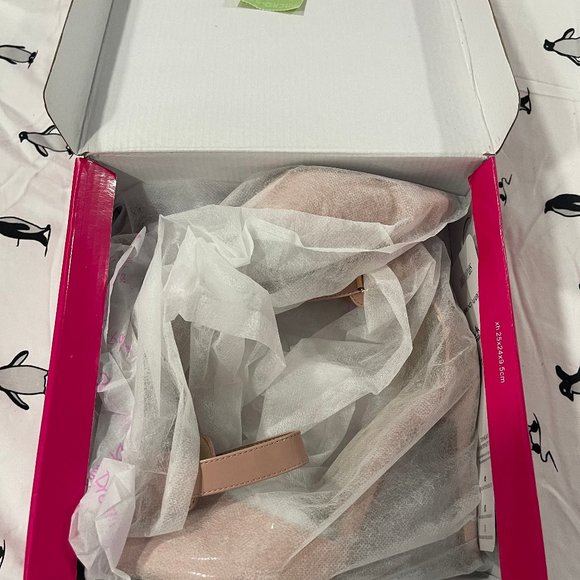 BNIB Nude Closed Toe Heels - Picture 3 of 3
